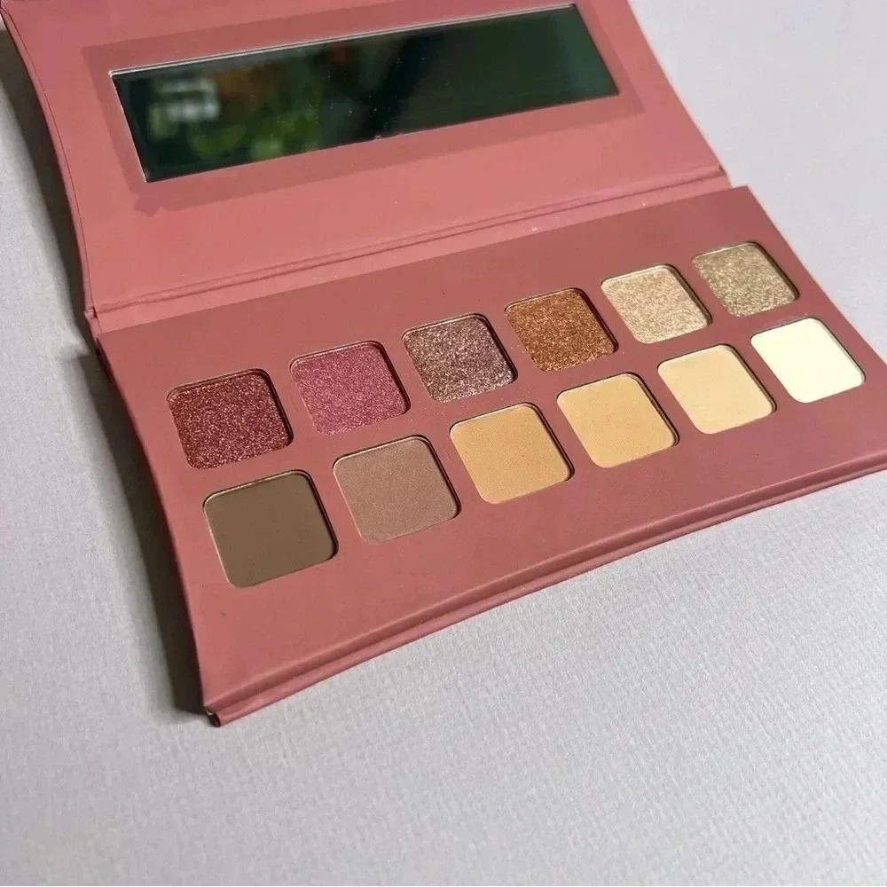 Illamasqua Unveiled Artistry Eyeshadow Palette - Picture 3 of 4